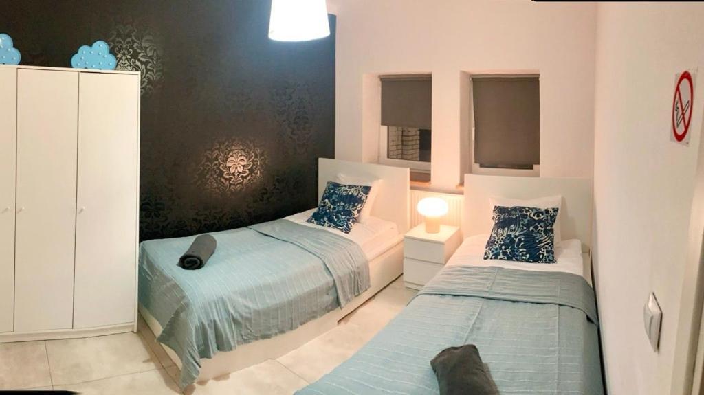Wake Villa Brwinow Luaran gambar