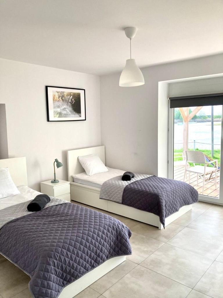 Wake Villa Brwinow Luaran gambar