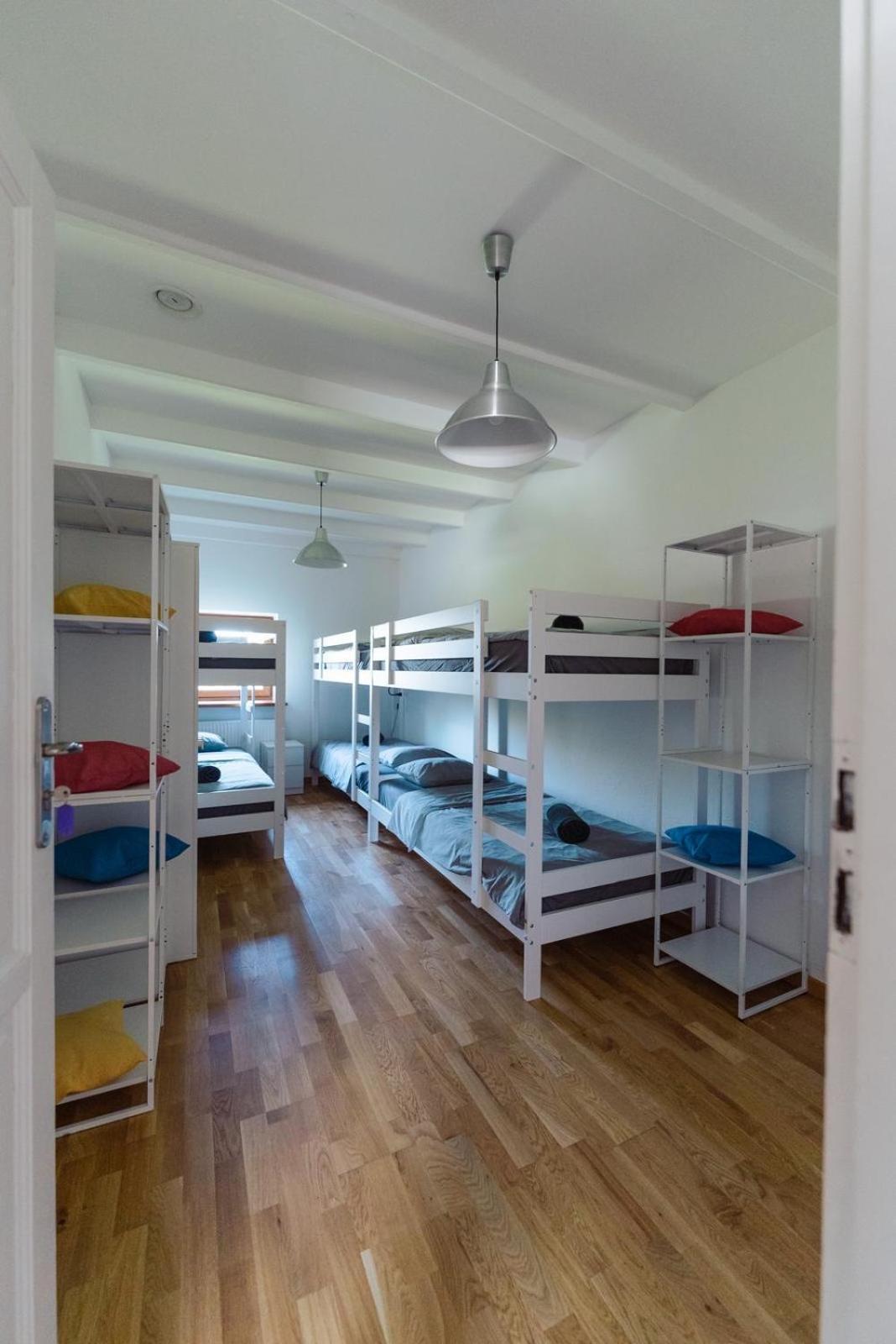 Wake Villa Brwinow Luaran gambar