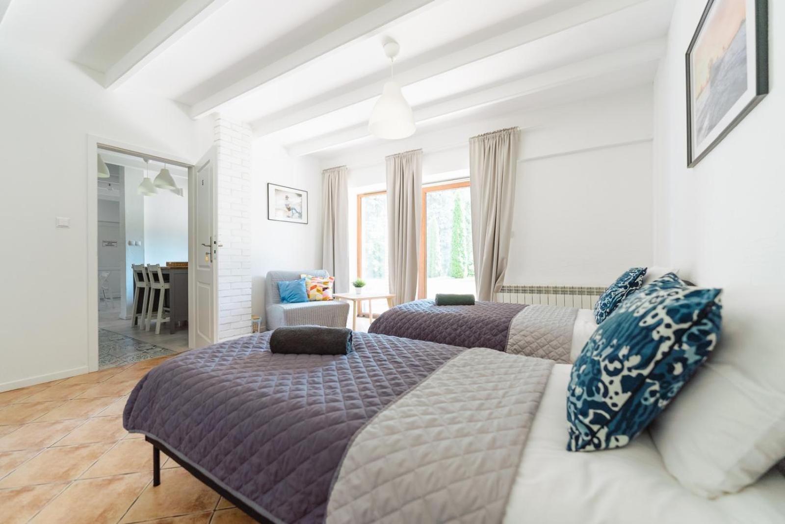 Wake Villa Brwinow Luaran gambar